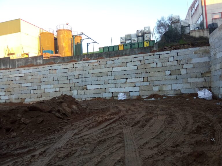 Muros de contención en Carballo